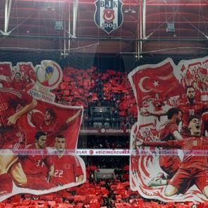 Dolmabah&ccedil;e'de g&ouml;rsel ş&ouml;len! 'Ge&ccedil;mişten geleceğe hedef D&uuml;nya Kupası'