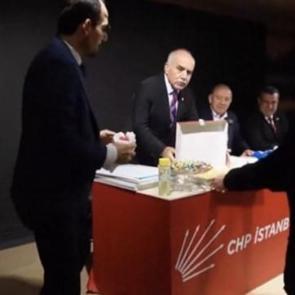 G&uuml;rsel Tekin&rsquo;den CHP&rsquo;ye &ccedil;ok konuşulacak baklava kutusu g&ouml;ndermesi: &lsquo;Bunlar &ccedil;ok tehlikeli&rsquo;