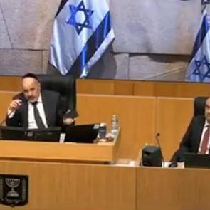 İsrail meclisinde olağan&uuml;st&uuml; anlar! &Ccedil;il yavrusu gibi dağıldılar