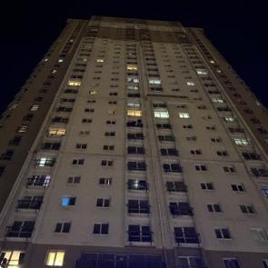 İstanbul'da feci &ouml;l&uuml;m: 35 katlı binadan d&uuml;şerek can verdi!