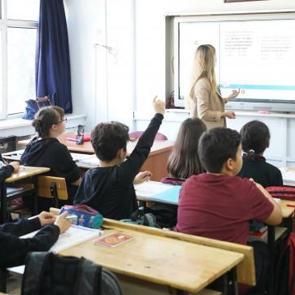 Milyonlarca &ouml;ğretmen merakla bekliyordu: Takvim belli oldu