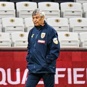 Mircea Lucescu antrenman &ouml;ncesi yere yığıldı! Hastaneye kaldırıldı