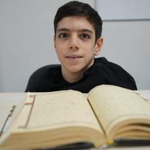"Engellisin, yapamazsın" denilen Emrullah hafız oldu 