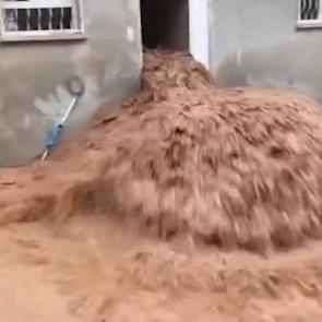 Şanlıurfa&rsquo;da selin vurduğu evdeki kiracı anlattı: Canımızı zor kurtardık
