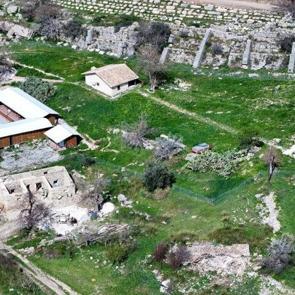 Sillyon Antik Kenti&rsquo;nde &uuml;nl&uuml; filmin de &ccedil;ekildiği asırlık evler restore ediliyor