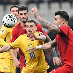 T&uuml;rkiye-Romanya ma&ccedil;ının ardından b&uuml;y&uuml;k kavga! Sandalye par&ccedil;alandı