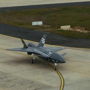 T&uuml;rkiye'nin insansız savaş u&ccedil;ağı KIZILELMA g&ouml;ky&uuml;z&uuml;nde