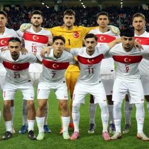 &Uuml;mit Milli Takım kadrosunda değişiklik!