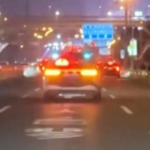 Yapay zek&acirc; trafikte &ccedil;uvalladı: &Ccedil;in'de s&uuml;r&uuml;c&uuml;s&uuml;z taksiler yolda kaldı! 