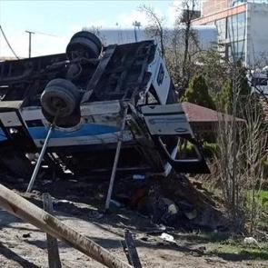 5 kişinin &ouml;ld&uuml;ğ&uuml; Ankara'daki kahreden kazanın g&ouml;r&uuml;nt&uuml;leri ortaya &ccedil;ıktı