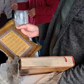 Ekipler şoke oldu: Antalya'da yanan evdeki Kur'an-ı Kerim, zarar g&ouml;rmedi!