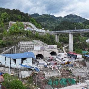 &Ccedil;in&rsquo;de otoyol t&uuml;nelinde patlama: 4 can kaybı 9 yaralı!