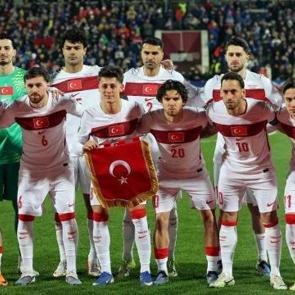 Amedspor'un A Milli Takım i&ccedil;in yaptığı kutlama mesajı g&uuml;ndem oldu