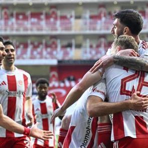 Antalyaspor Ey&uuml;pspor karşısında 3 puanı 3 golle aldı!