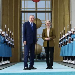 Avrupa'dan itiraf: 'Par&ccedil;alanmış kıtanın tek istisnası T&uuml;rkiye'