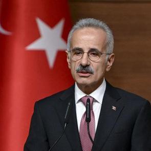 Bakan Uraloğlu: T&uuml;rk sahipli 2 gemi H&uuml;rm&uuml;z Boğazı&rsquo;ndan ge&ccedil;ti