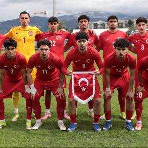 Beraberlik yetmedi! Milli Takım finalleri kıl payı ka&ccedil;ırdı