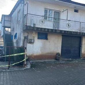 Karısını, kayınvalidesini, kayınpederini ve kayınbiraderini uykuda katletti