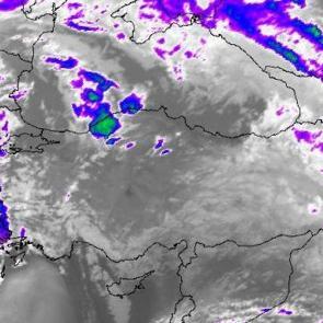 &Ccedil;ok kuvvetli sağanak ve fırtına geliyor... Meteoroloji saat verdi: 24 ile uyarı
