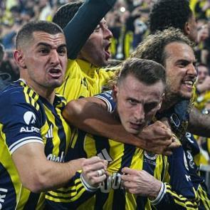 Derbi Fenerbah&ccedil;e'nin! Zafer 90+11'de geldi