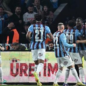 Dev ma&ccedil;ta kazanan Trabzonspor! Zirvede fark 1'e d&uuml;şt&uuml;