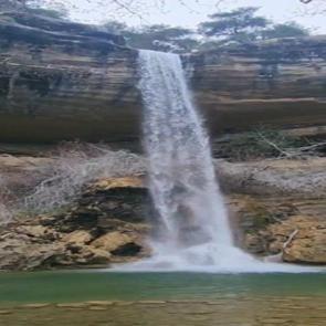 Devasa kayaların arasında saklı cennet: Adana&rsquo;da kuruyan şelaleler coştu