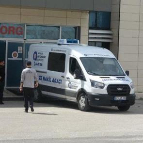 Ekmek almak i&ccedil;in &ccedil;ıkmıştı! &Ccedil;&ouml;p kamyonunun altında kaldı