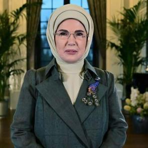 Emine Erdoğan'dan gıda israfı uyarısı: '5 yaş altı &ccedil;ocuk &ouml;l&uuml;mlerinin yarısı a&ccedil;lıktan'