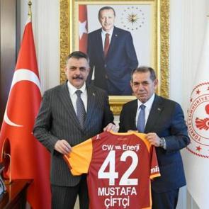 Galatasaray y&ouml;netiminden İ&ccedil;işleri Bakanı &Ccedil;ift&ccedil;i&rsquo;ye ziyaret