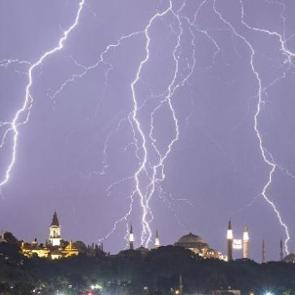 G&ouml;ky&uuml;z&uuml;ndeki kelep&ccedil;e ifşa oldu! &Ccedil;alınan yağmurlar belgelendi: Şubat ayında rekor kırıldı