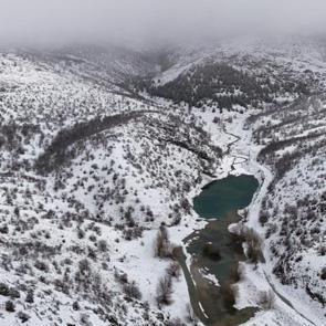 Isparta&rsquo;da kış masalı! Sultan Dağları ilkbaharda da beyaz &ouml;rt&uuml;yle kaplı