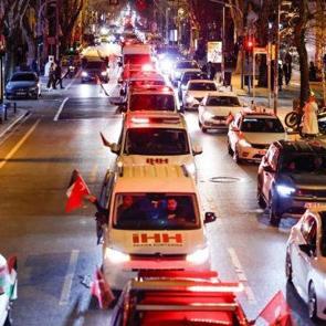 İstanbul'da y&uuml;zlerce ara&ccedil;la Gazze konvoyu
