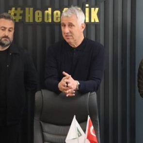 İstifa etmişti! Şampiyon hoca takımına g&ouml;zyaşlarıyla veda etti