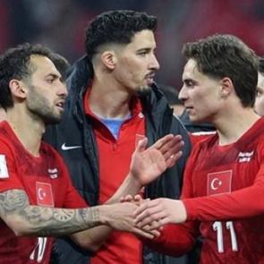 Kosova'da A Milli Takım'ın otelinin yakınında havai fişek atan 2 kişi g&ouml;zaltına alındı!