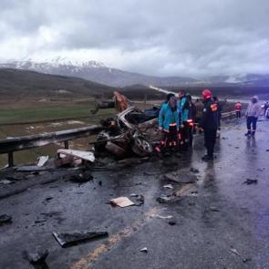 Malatya'da korkun&ccedil; kaza: 3 kişi &ouml;ld&uuml;!