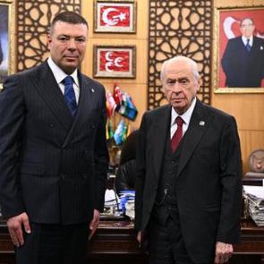 MHP'de İzzet Ulvi Y&ouml;nter'in yerine &Ouml;zg&uuml;r Bayraktar atandı