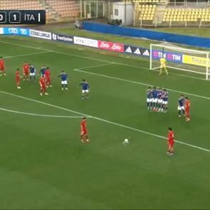 Milli yıldızdan kaleciyi &ccedil;aresiz bırakan gol!