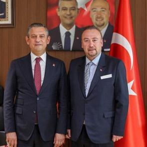 &Ouml;zg&uuml;r &Ouml;zel'e tahsis edilen aracın faturasını belediye &ouml;demiş: CHP 'hırsızlığı' yalanlamadı