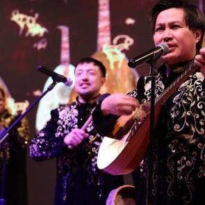 &Uuml;nl&uuml; m&uuml;zik grubu yeni alb&uuml;m lansmanını Bağcılar'da yaptı