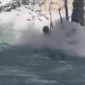 Tarsus'ta kayıp gen&ccedil; akıntıya b&ouml;yle kapıldı: Son g&ouml;r&uuml;nt&uuml;leri ortaya &ccedil;ıktı