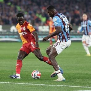 Trabzon'da zirveyi karıştıran ma&ccedil;! Aslan'a şampiyonluk yolunda b&uuml;y&uuml;k uyarı