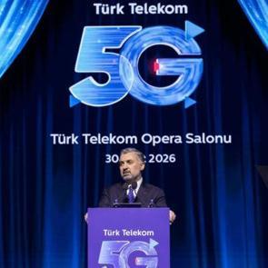 T&uuml;rk Telekom&rsquo;dan AKM&rsquo;de 5G ile g&ouml;vde g&ouml;sterisi: Sefo, 5G ile M&uuml;sl&uuml;m G&uuml;rses'le d&uuml;et yaptı