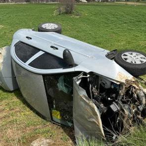 Uşak'ta feci kaza! Tarlaya devrilen otomobildeki 4 kişi yaralandı