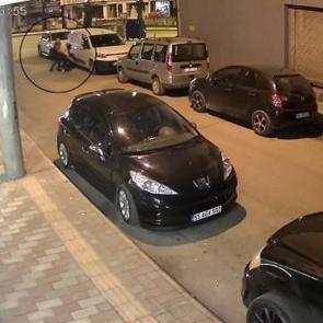 Sokak ortasında dayak yediği kişiyi d&ouml;rt kurşunla vurdu