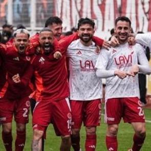 1. Lig'e ilk bilet Ankara'da kesildi: Batman Petrolspor, 24 yıllık r&uuml;yayı ger&ccedil;ekleştirdi