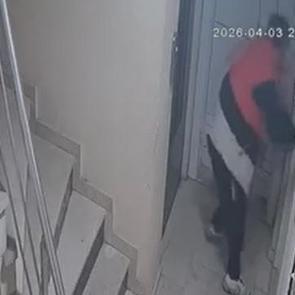 Esenyurt&rsquo;ta şaşkına &ccedil;eviren hırsız: Kapıyı a&ccedil;amayınca iğren&ccedil;lik yaptı