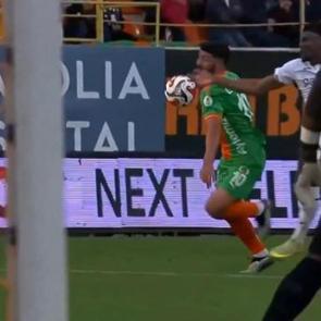 Alanya'da yoğun itiraz! Penaltı kararı VAR'la geldi