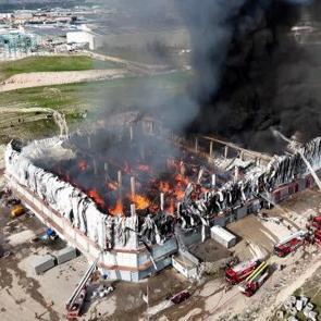 Ankara'da b&uuml;y&uuml;k yangın! &Ccedil;evre il&ccedil;elerden de ekipler b&ouml;lgede!