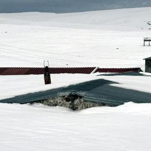 Ardahan'da yayla evleri kar altında kaldı