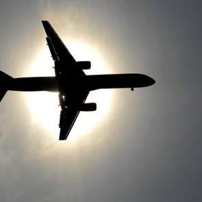 Bahreyn 40 g&uuml;n sonra ilk kez hava sahasını u&ccedil;uşlara a&ccedil;tı